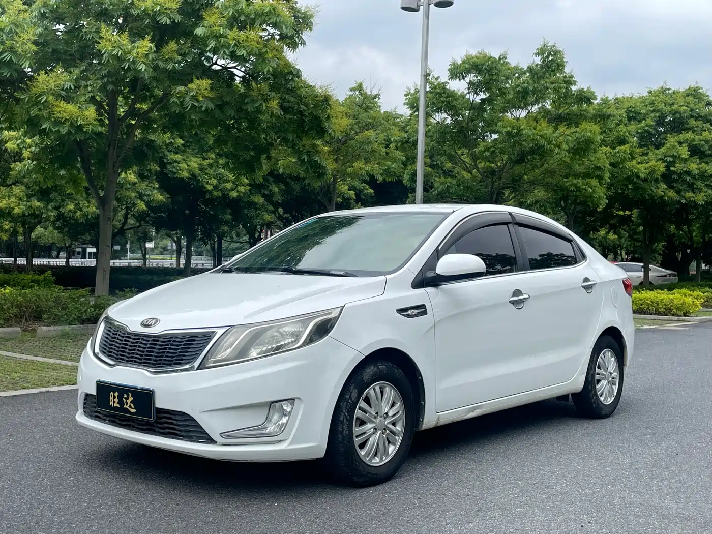 Kia K2 2012 Sedan 1.4L MT GLS Commemorative Edition
