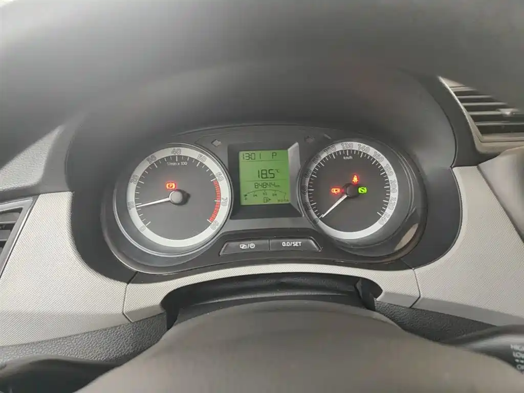 Škoda Fabia 2017 1.4L Auto Car Enjoy Edition фото 12