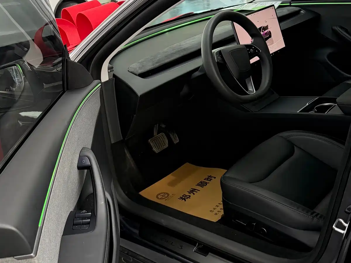 Фото 6 - Tesla Model 3