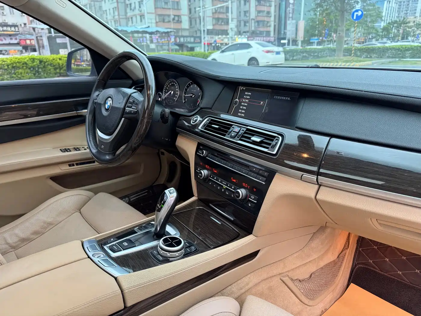 BMW 7 Series 2011 730Li Elegance фото 13