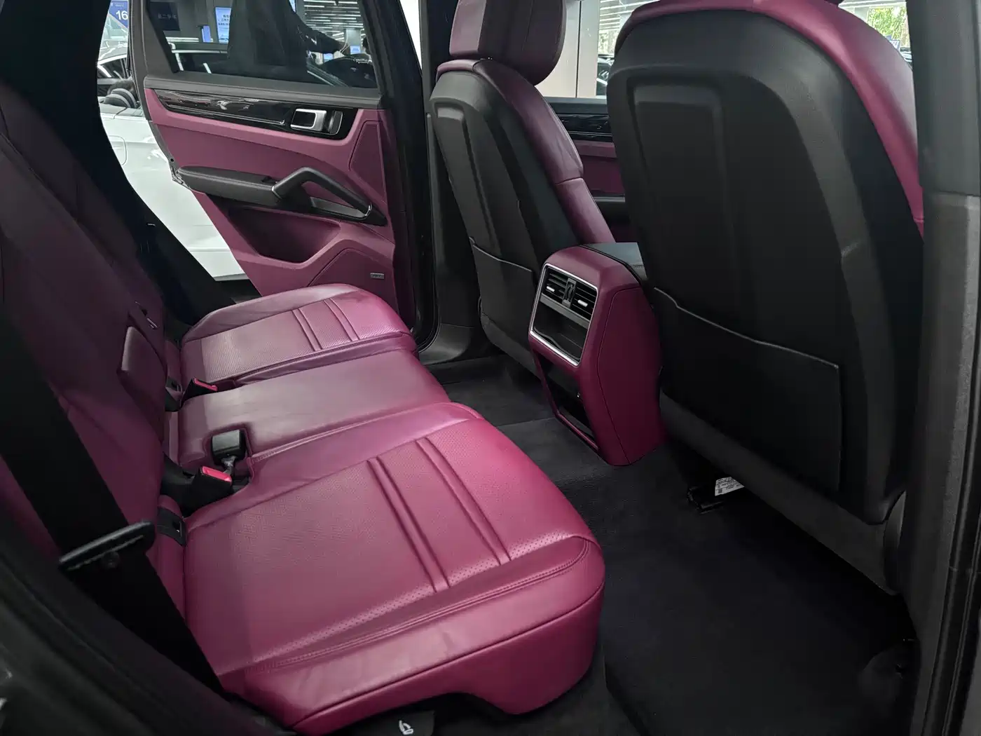 Porsche Cayenne New Energy 2022 Cayenne E-Hybrid 2.0T Platinum Edition фото 7
