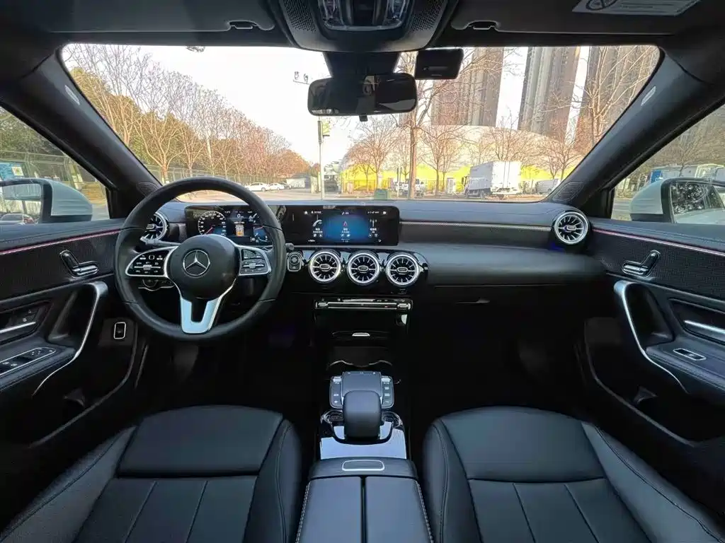 Mercedes-Benz A-Class 2019 A 180 L Sport Sedan фото 6