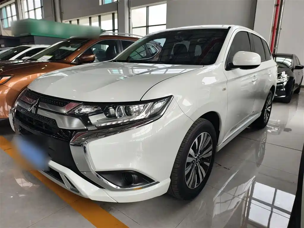 Mitsubishi Outlander 2021 Facelift 2.0L 2WD Comfort Edition 5-Seater фото 2