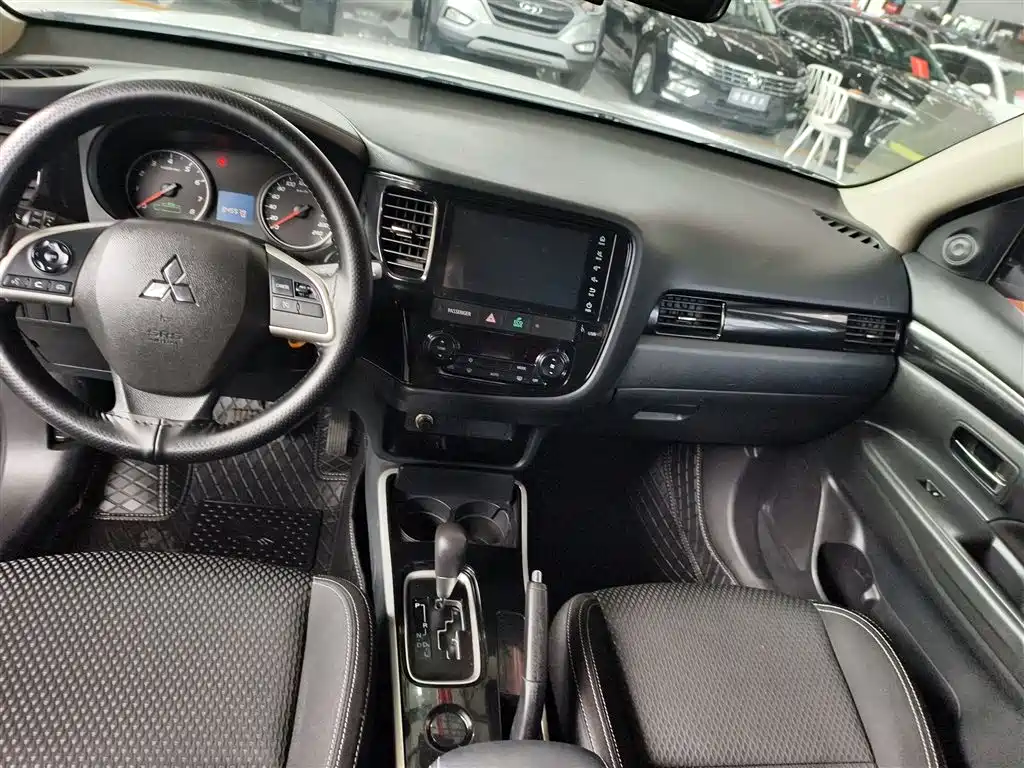 Mitsubishi Outlander 2021 Facelift 2.0L 2WD Comfort Edition 5-Seater фото 19