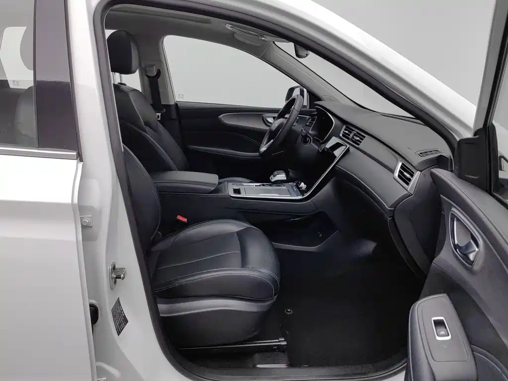 Фото 23 - Roewe RX5