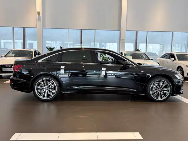 Audi A6L 2019 45 TFSI quattro Premium Dynamic — фото 3