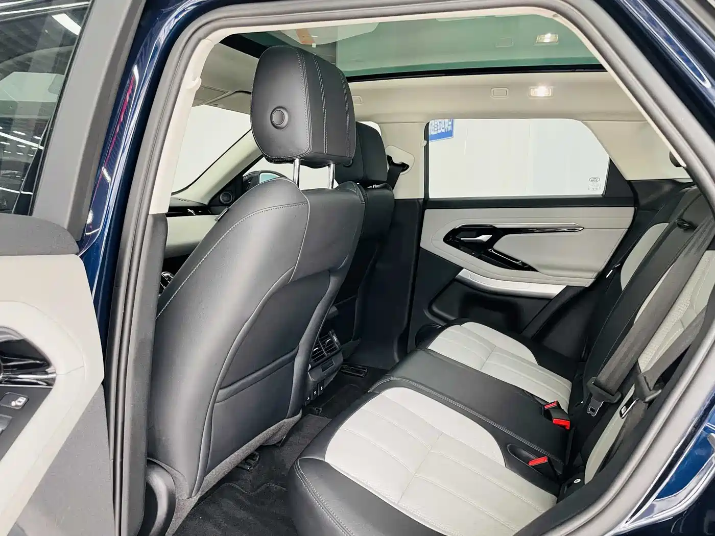 Land Rover Range Rover Evoque 2020 249PS R-DYNAMIC S Sport Edition фото 10
