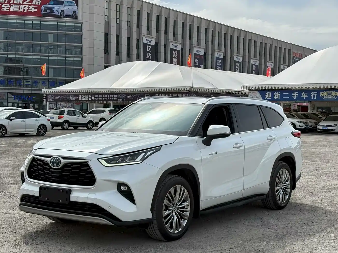 Toyota Highlander 2023 2.5L Smart Hybrid Dual Engine AWD Premium 7-Seater фото 3