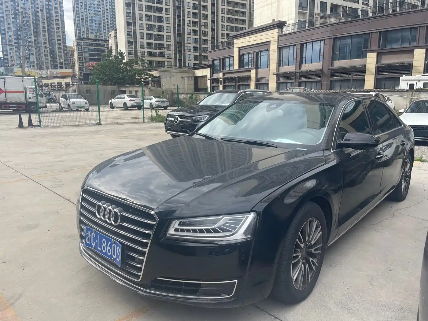 Фото 1 - Audi A8