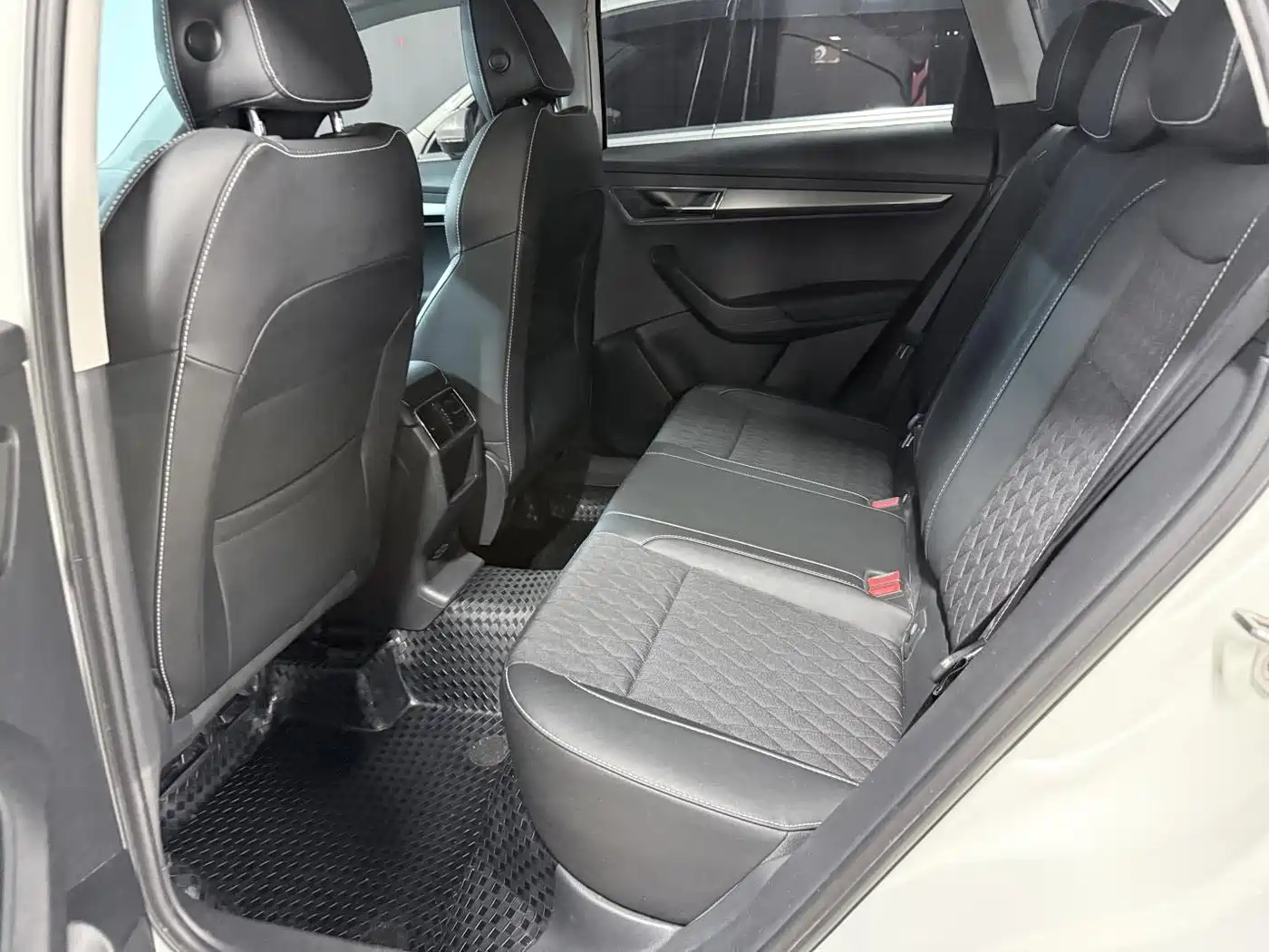 Škoda Karoq 2018 TSI280 Luxury Edition China V фото 12