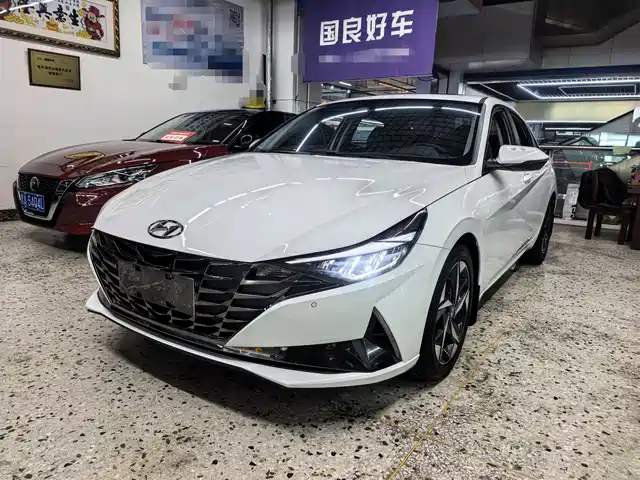 HYUNDAI ELANTRA