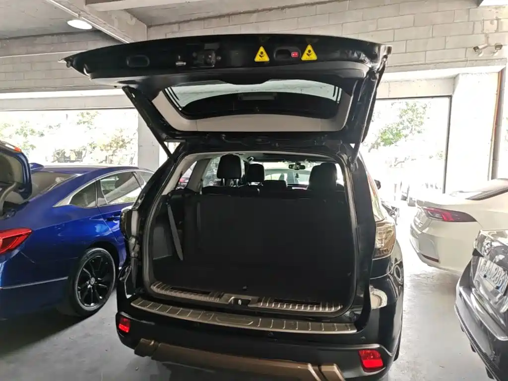 Photo 19 - Toyota Highlander