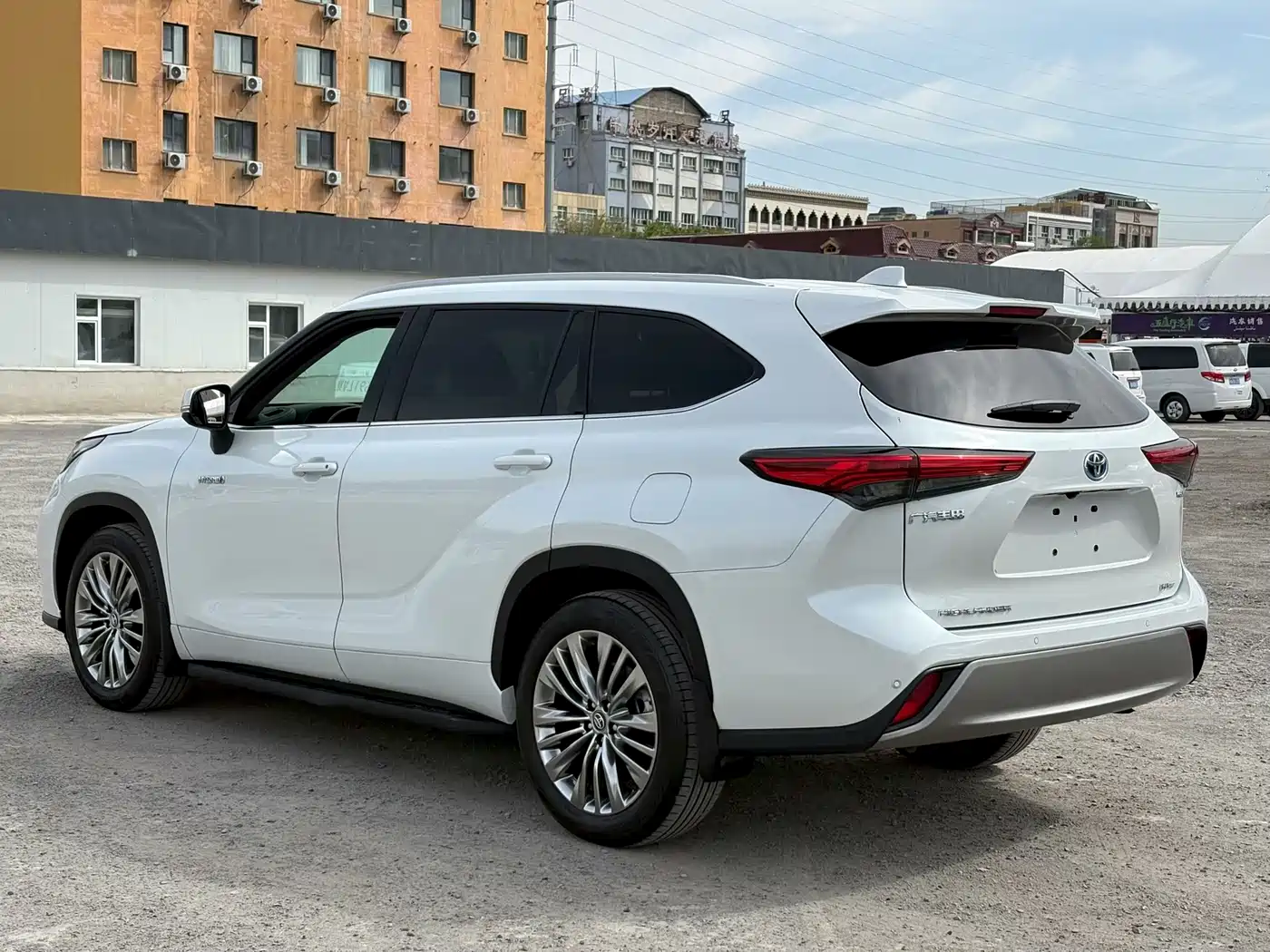 Toyota Highlander 2023 2.5L Smart Hybrid Dual Engine AWD Premium 7-Seater фото 9