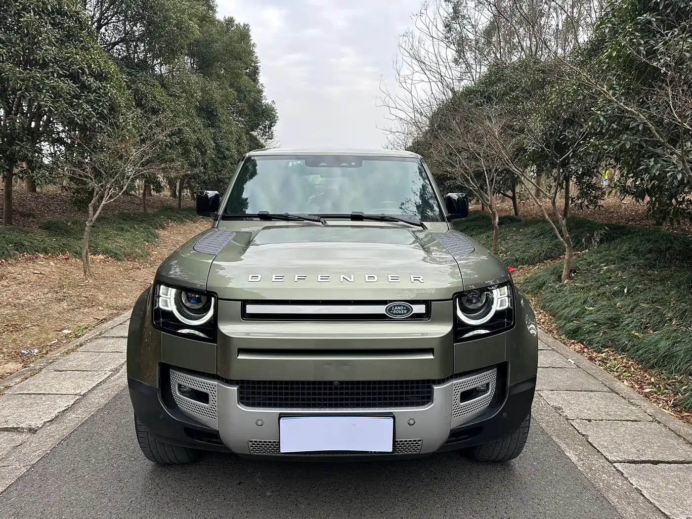 Land Rover Defender 2020 Model 110 P400 HSE фото 2