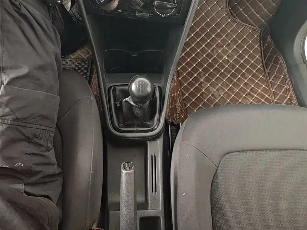 Volkswagen Santana 2015 1.6L Manual Trend Edition фото 14