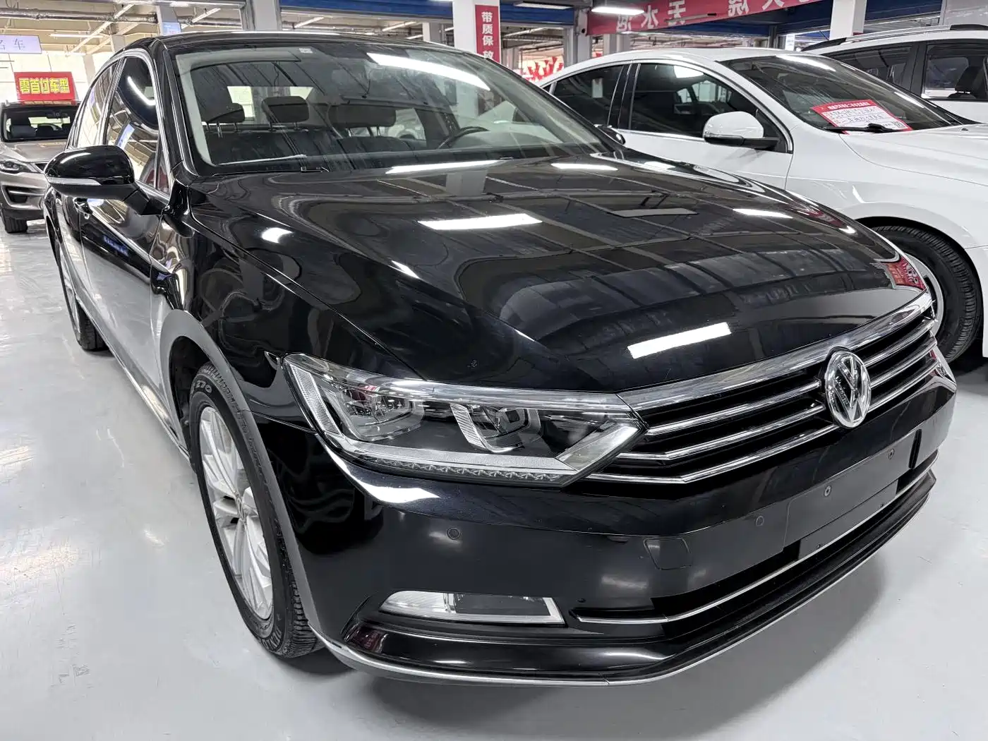 Volkswagen Magotan 2018 330TSI DSG Luxury фото 3
