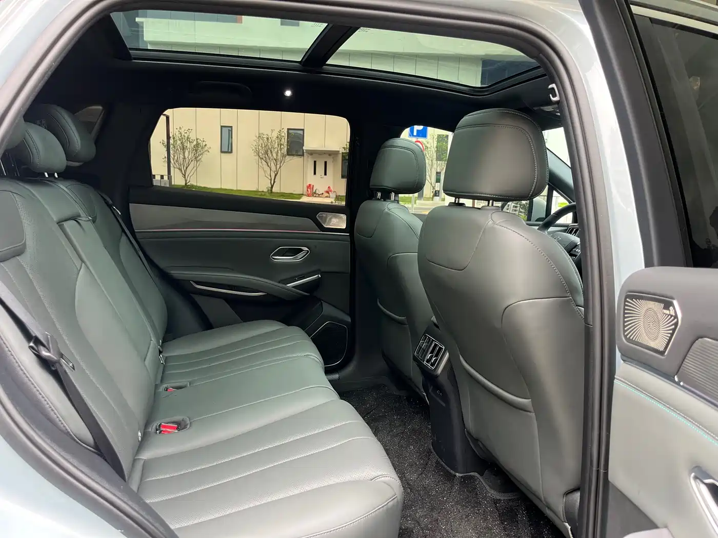 BYD Song L DM-i 2026 DM-i Smart Edition 130KM Superior фото 13