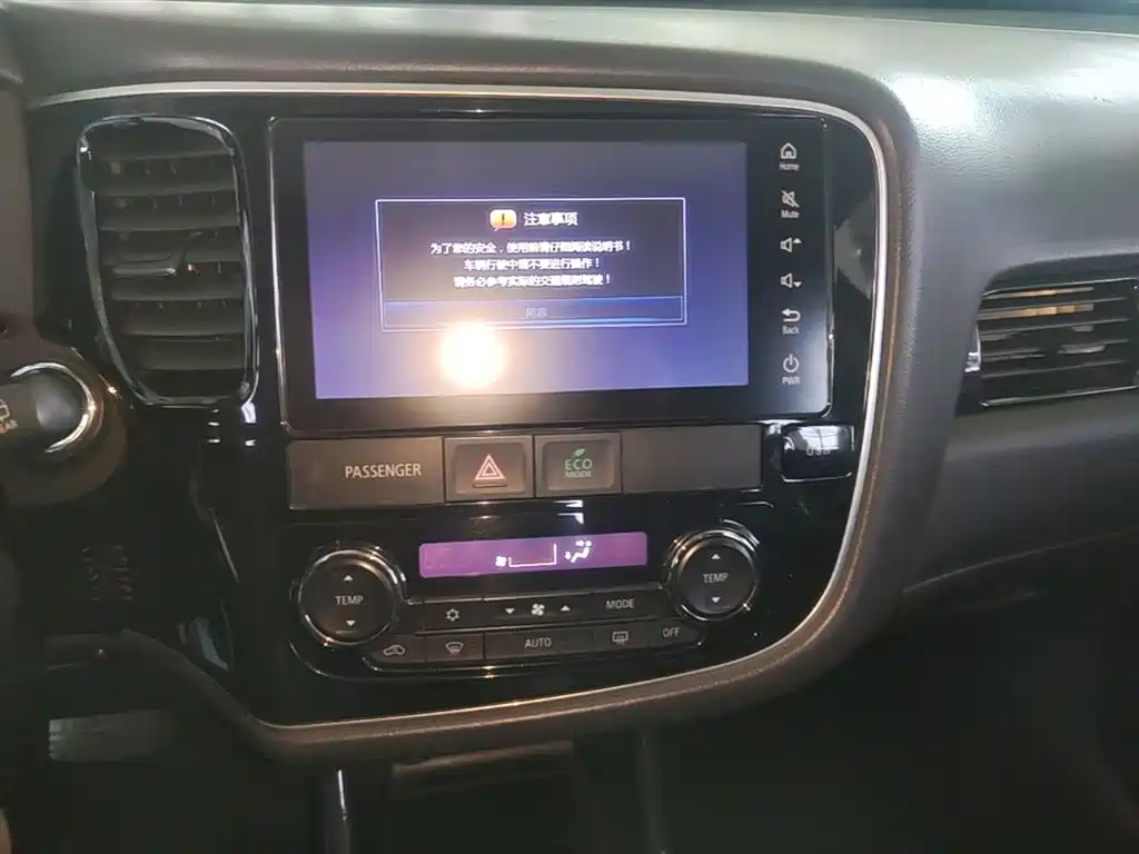 Mitsubishi Outlander 2016 2.4L 4WD Elite Edition 5-seater фото 13