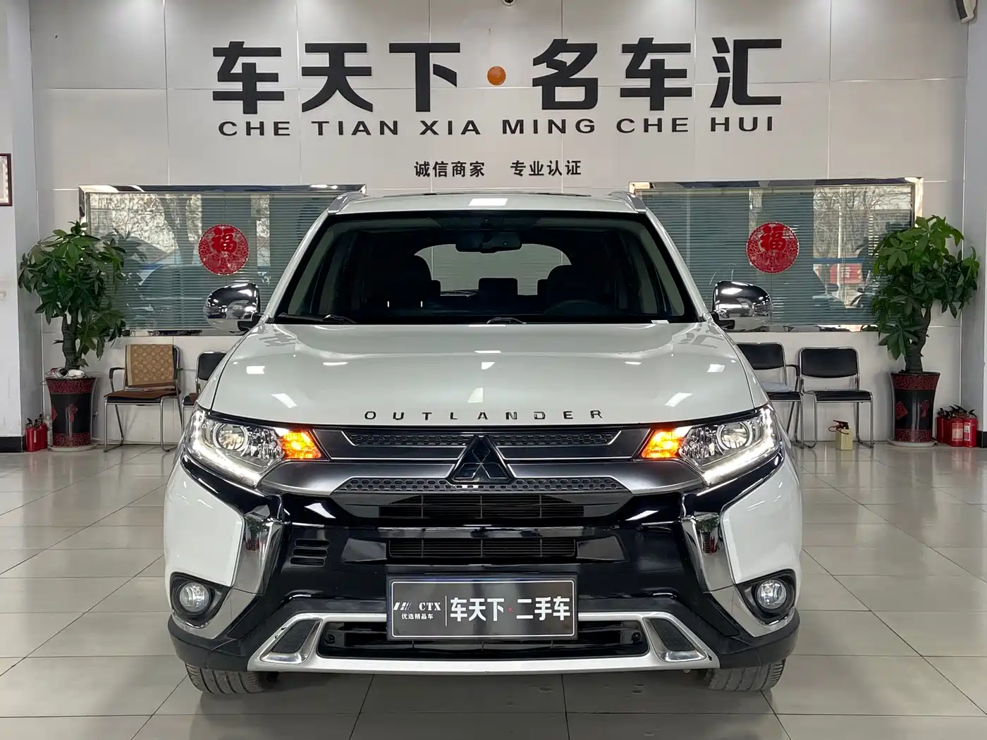 Mitsubishi Outlander 2020 2.0L 2WD Premium 5-seater фото 2