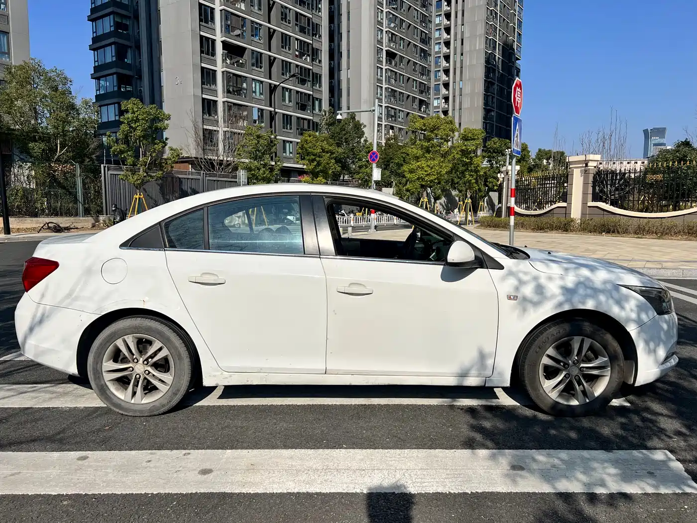 Chevrolet Cruze 2015 1.5L Automatic Luxury Edition фото 4