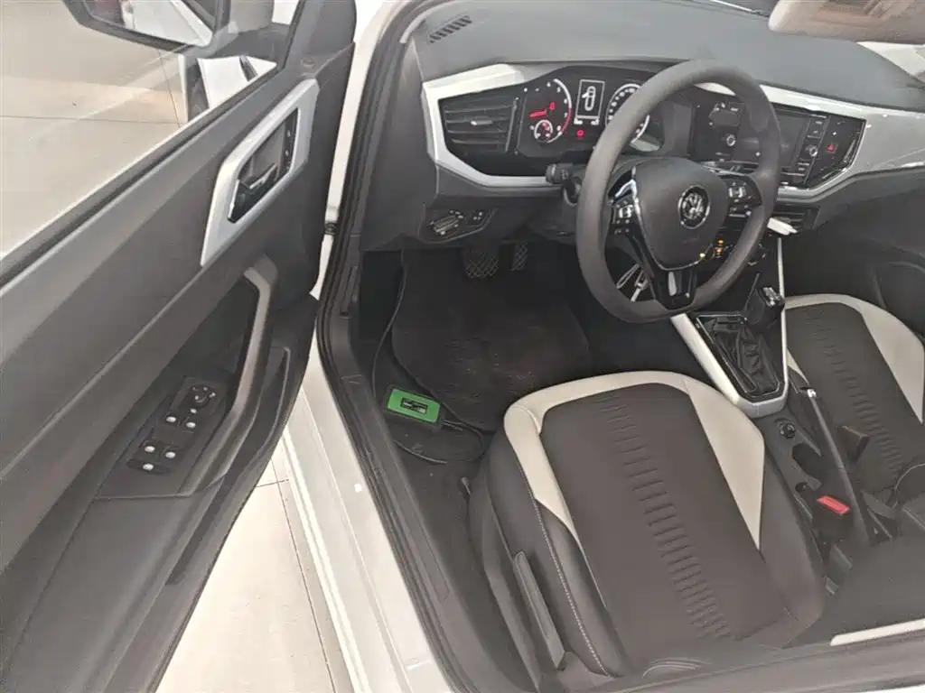 Volkswagen Polo 2019 Plus 1.5L Automatic Colorful Tech Edition фото 16