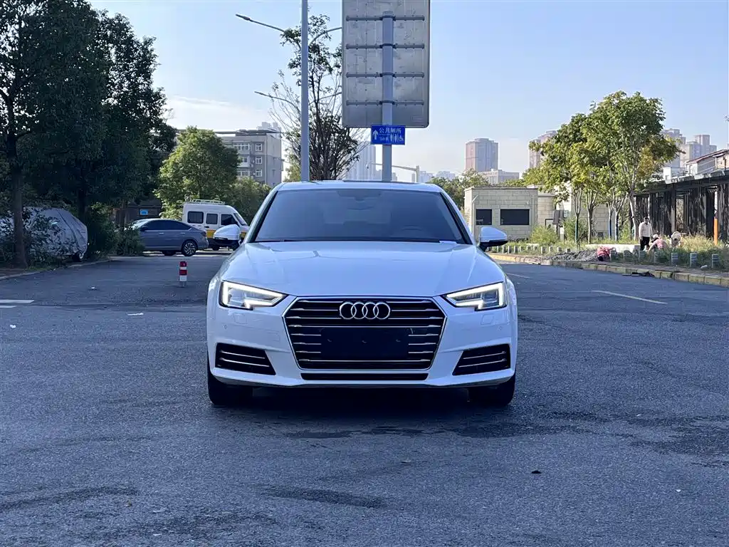 Audi A4L 2017 Plus 40 TFSI Fashion фото 2