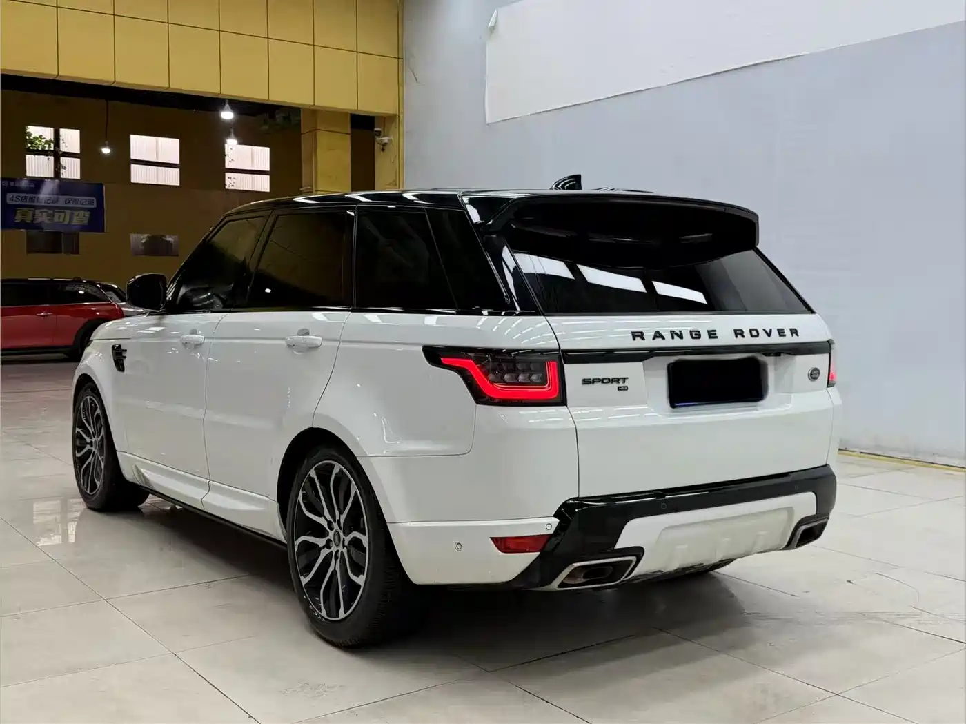 Land Rover Range Rover Sport 2022 3.0 L6 Gloss Black Edition фото 7
