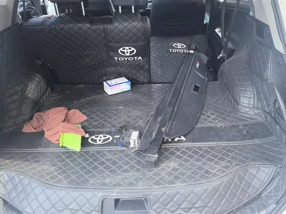 Toyota RAV4 Rongfang 2019 2.0L CVT 2WD Trend X Limited Edition China V фото 4