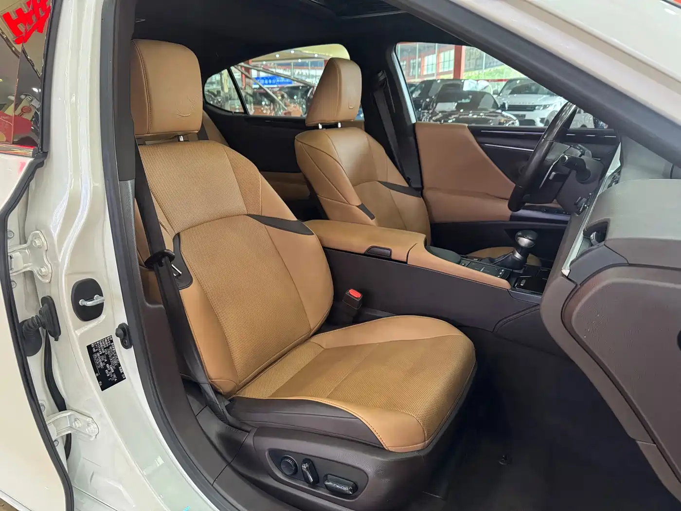 Lexus ES 2020 200 Luxury фото 14