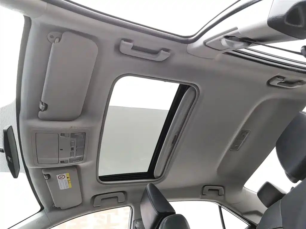 Toyota Corolla 2017 Facelift Hybrid 1.8L E-CVT Elite Edition фото 14