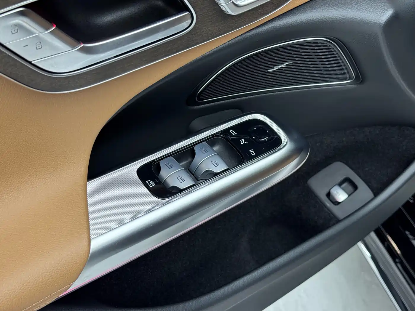 Mercedes-Benz E-Class 2024 E 300 L Fashion фото 11