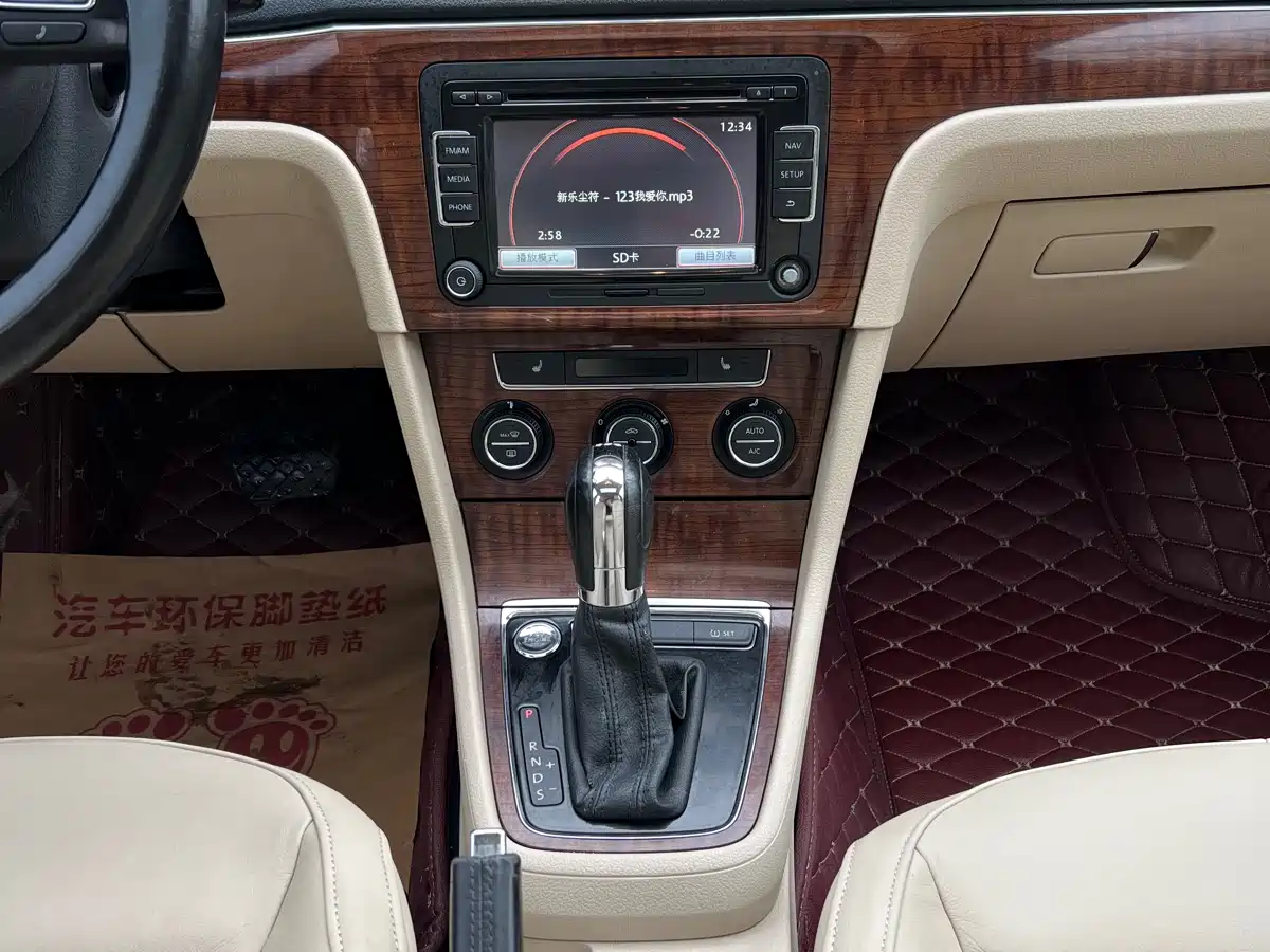 Volkswagen Lavida 2013 Model 1.4TSI DSG Luxury фото 13