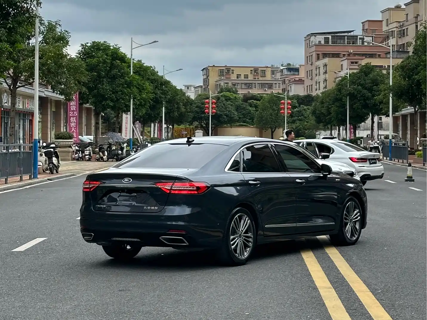 Фото 9 - Ford Taurus