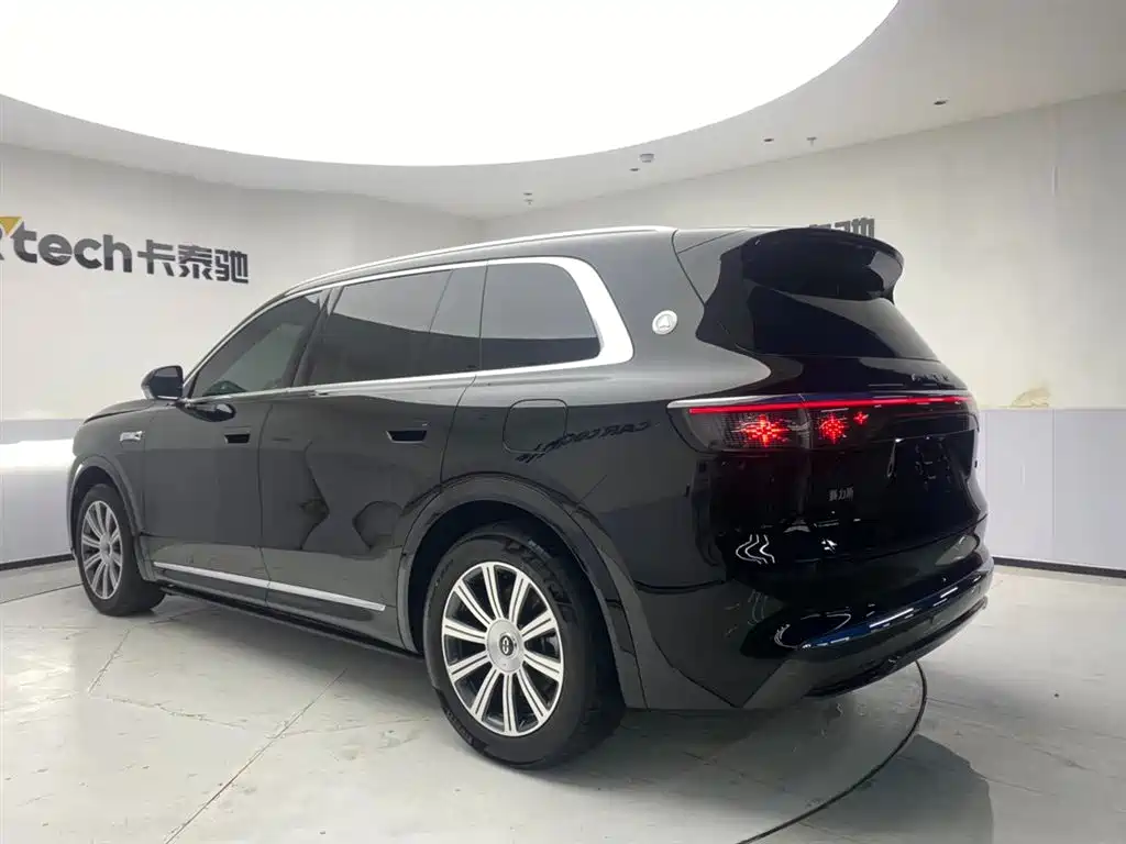 AITO Wenjie AITO M8 2025 Model Extended Range Max+ Edition 53.4kWh 6-Seater фото 7