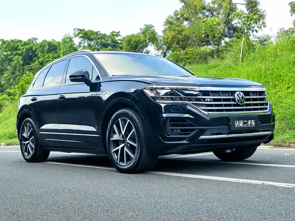 Фото 3 - Volkswagen Touareg