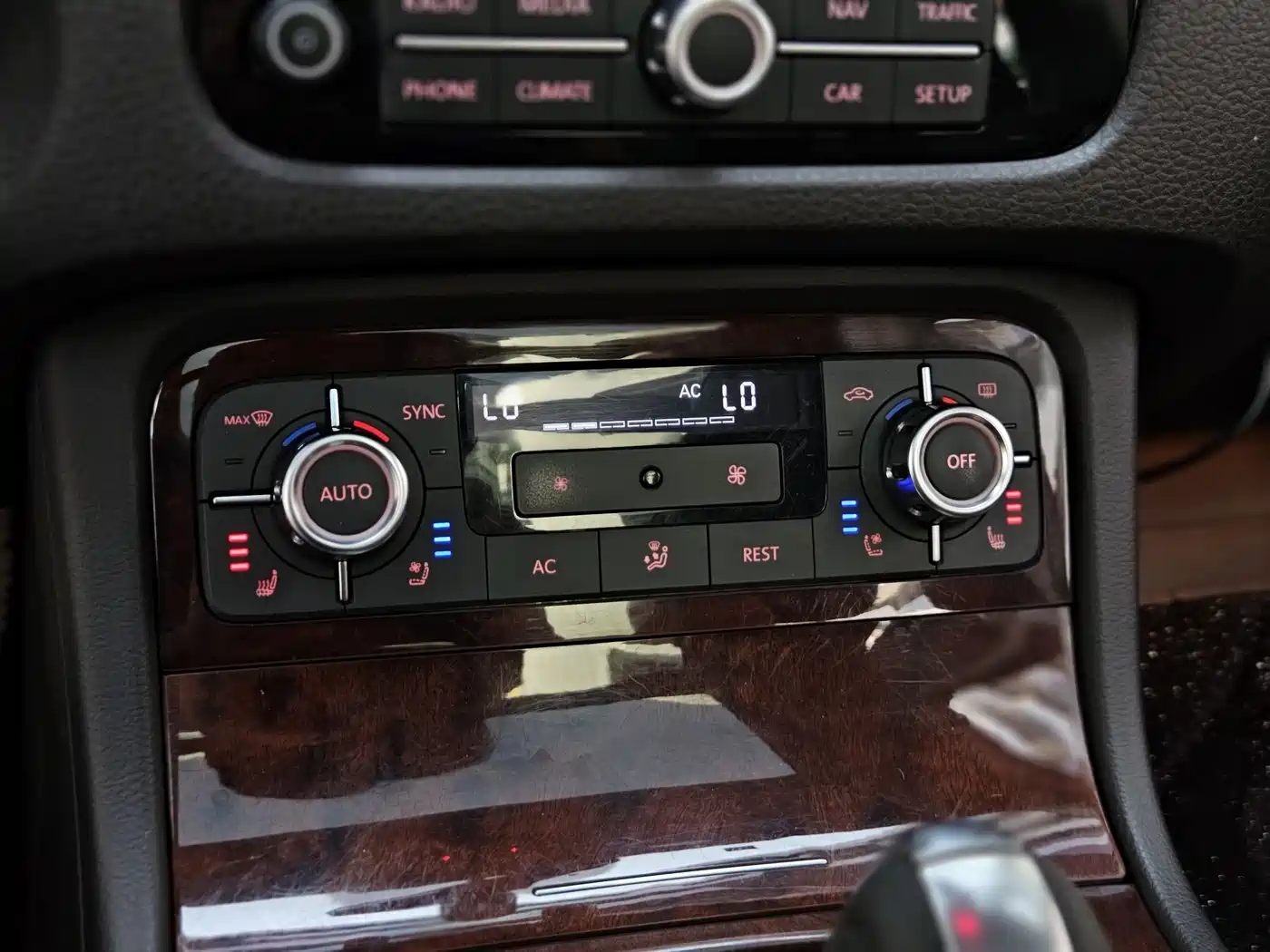 Volkswagen Touareg 2011 3.0TSI Premium фото 16