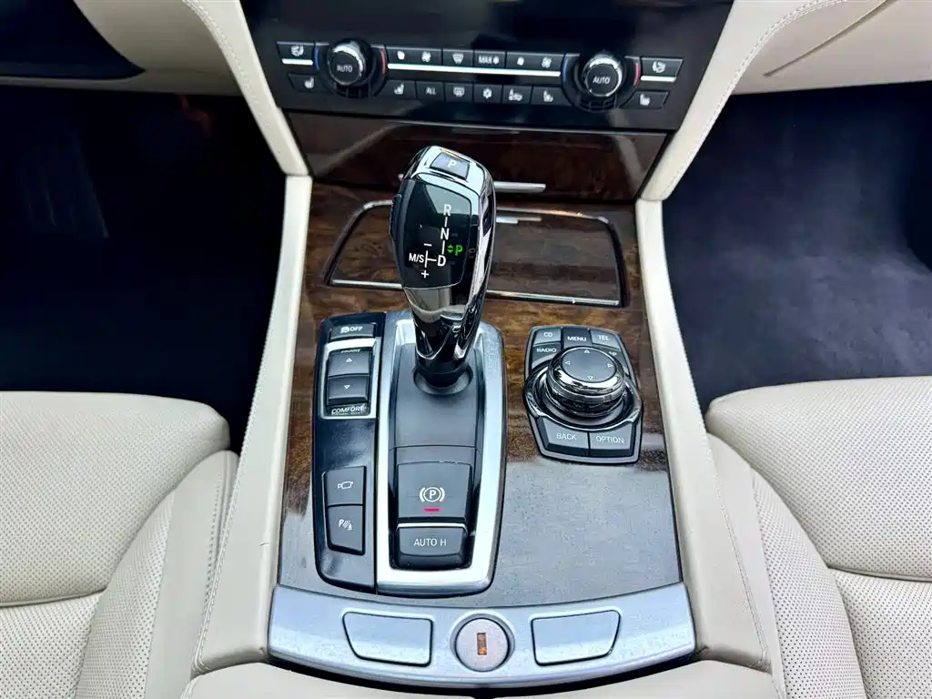 BMW 7 Series 2010 760Li фото 14