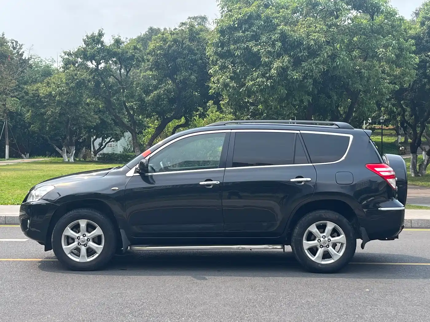 Toyota RAV4 Rongfang 2011 2.0L Automatic Classic Edition фото 15