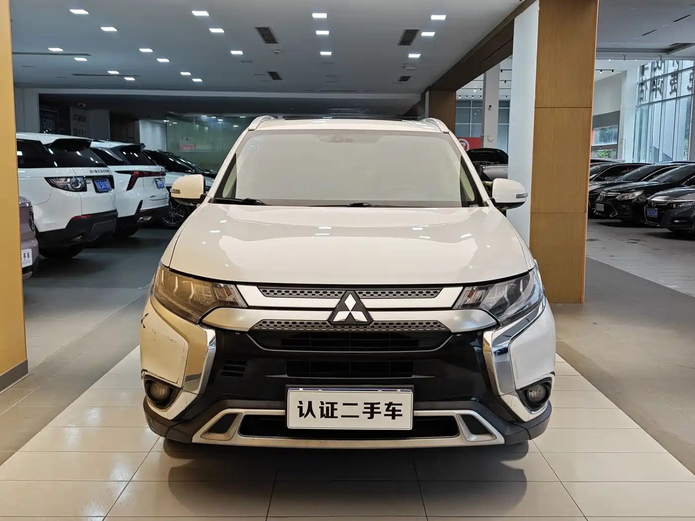 Mitsubishi Outlander 2019 2.4L 4WD Deluxe Edition 5-Seater China VI фото 4