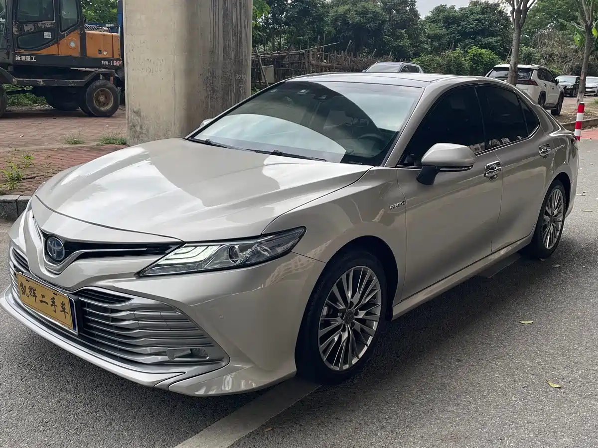 Toyota Camry 2018 Hybrid 2.5HQ Platinum
