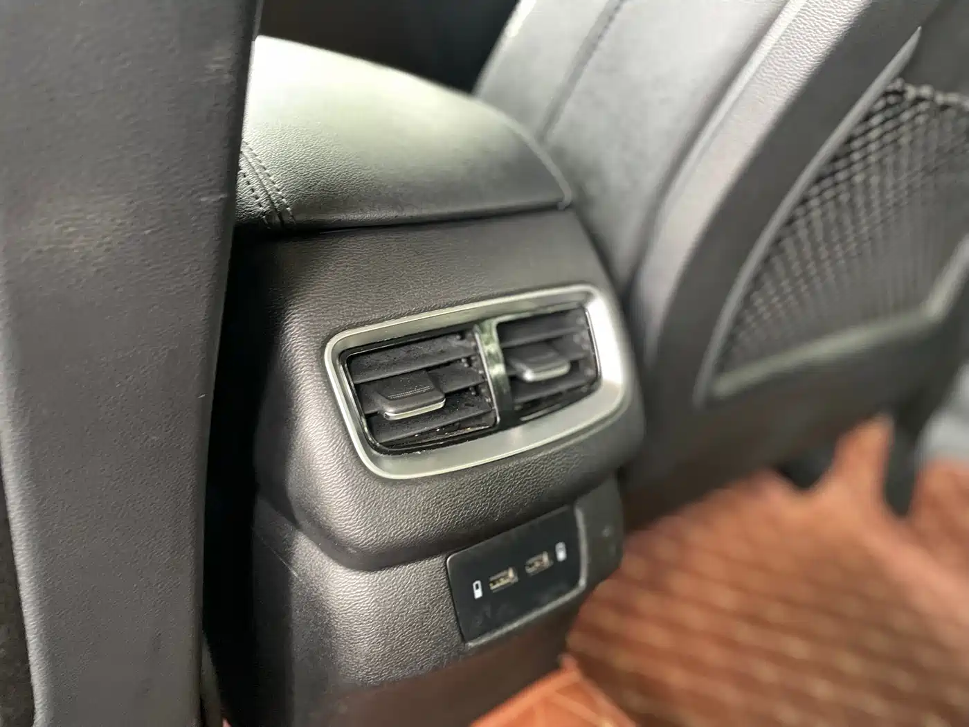 Hongqi H5 2020 1.8T Automatic Smart Connection Qi Rhythm Edition фото 12
