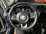 Photo 11 - Jeep Renegade