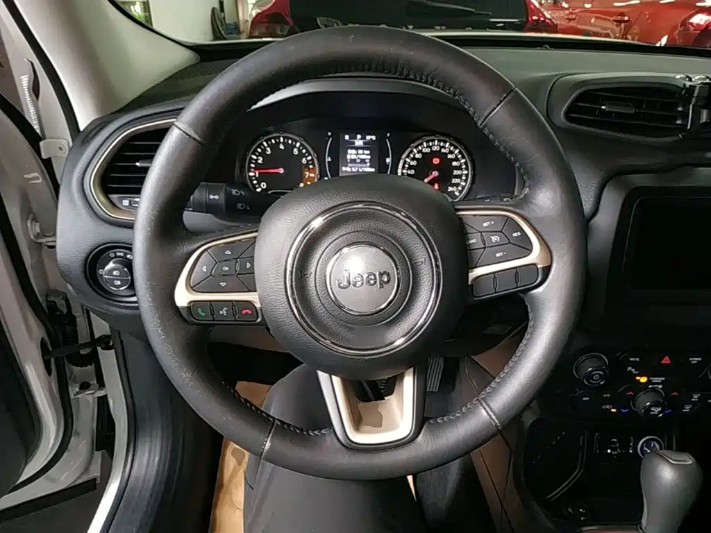 Photo 11 - Jeep Renegade