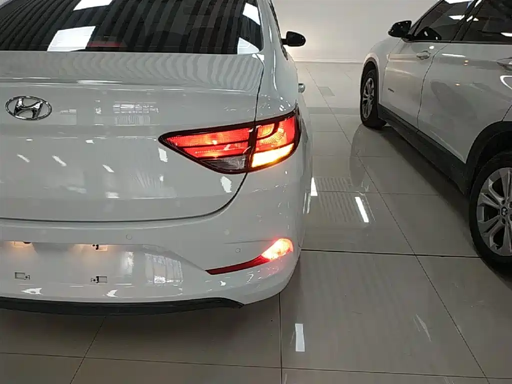 Hyundai Elantra 2018 1.6L Automatic Pleasing Edition GL China VI фото 8