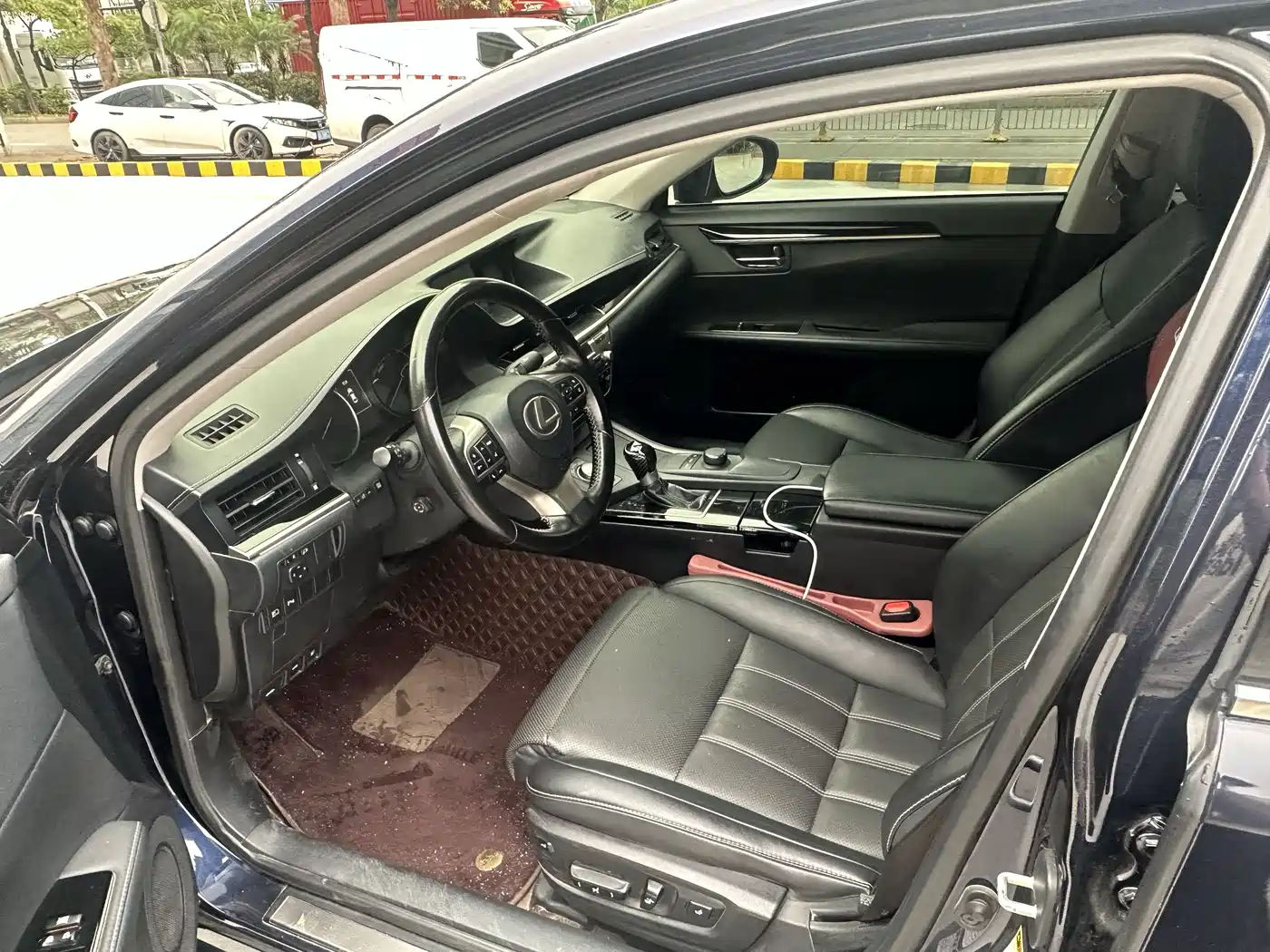 Lexus ES 2015 300h Comfort Edition фото 4