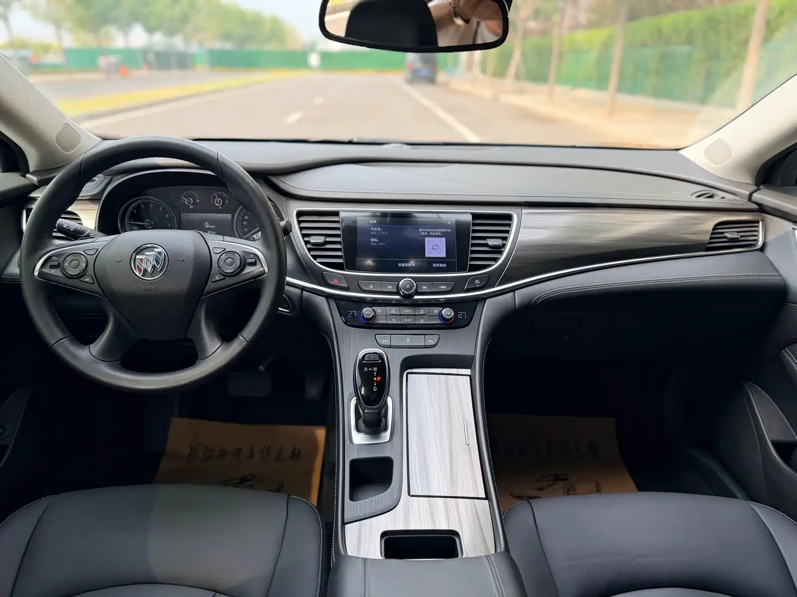 Photo 10 - Buick LaCrosse