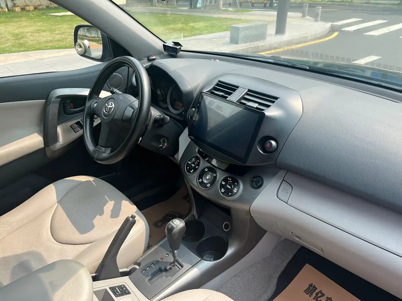 Toyota RAV4 Rongfang 2011 2.0L Automatic Classic Edition фото 11