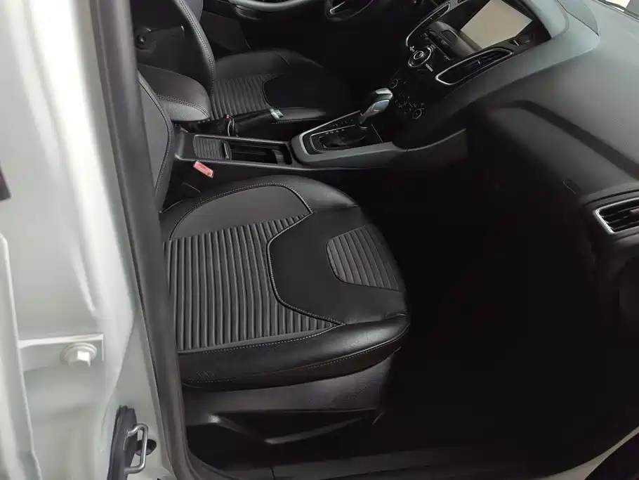 Фото 8 - Ford Focus