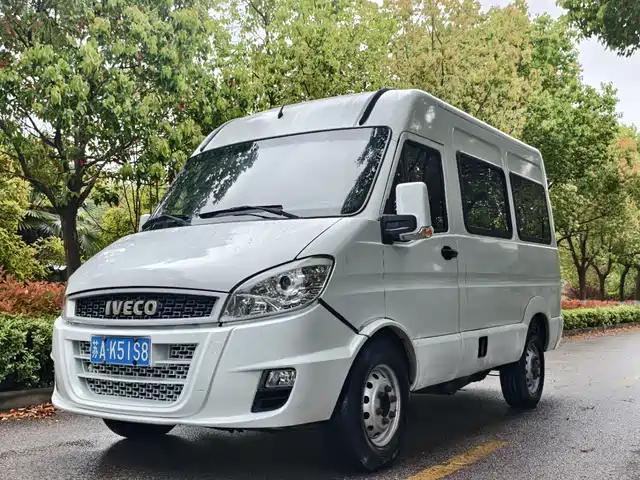  Iveco Iveco Bodhi 2016 3.0T-A32 Premium Mid Roof F1C