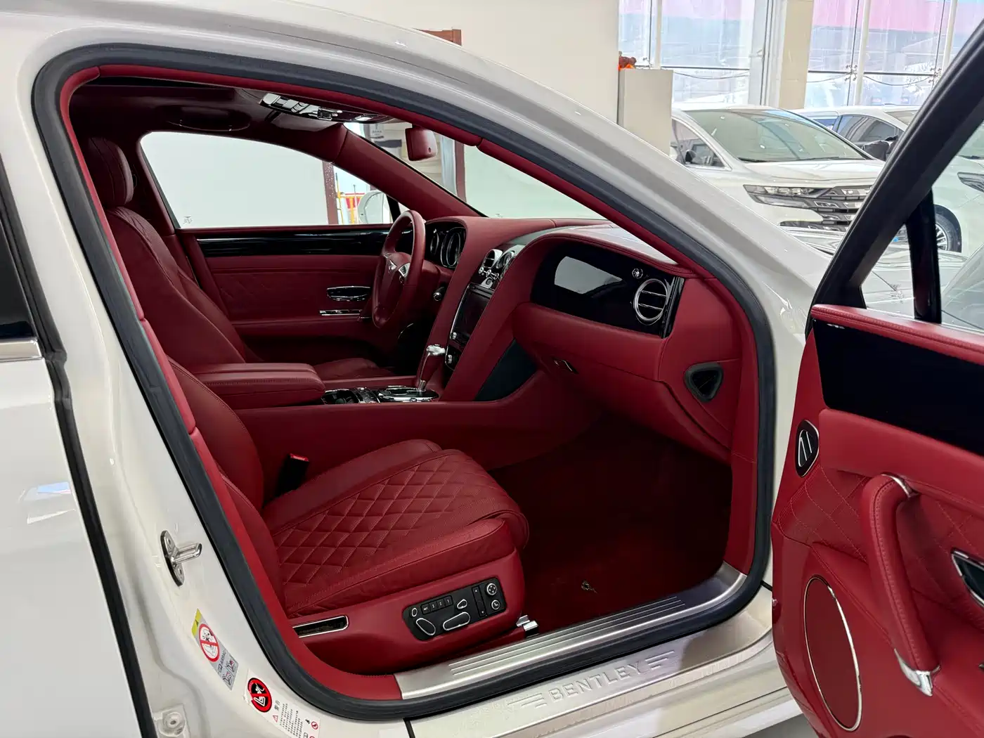 Bentley Flying Spur 2016 4.0T V8 Standard Edition фото 6